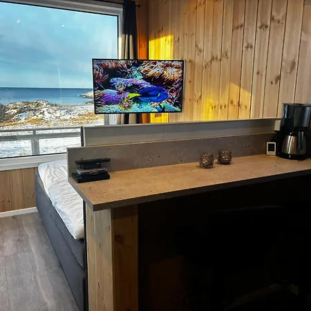 Tatil Evi Unik Og Moderne Microhytte Med Utsikt Mot Havet 40 A Otterlei Longva