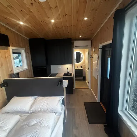 Unik Og Moderne Microhytte Med Utsikt Mot Havet 40 A Otterlei Tatil Evi Longva