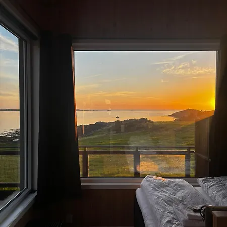 Feriehus Unik Og Moderne Med Utsikt Mot Havet Longva