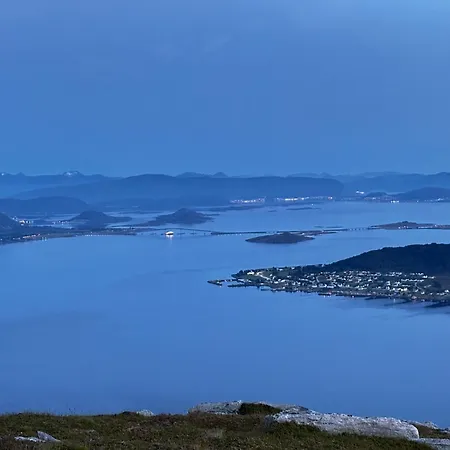 Unik Og Moderne Med Utsikt Mot Havet Feriehus Longva