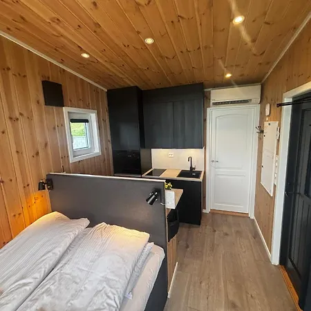 Unik Og Moderne Microhytte Med Utsikt Mot Havet 40 A Otterlei Сasa de vacaciones *