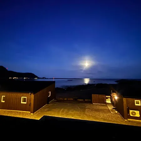 Unik Og Moderne Microhytte Med Utsikt Mot Havet 40 A Otterlei Сasa de vacaciones Longva