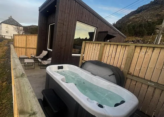 Tatil Evi Unik Og Moderne Microhytte Med Utsikt Mot Havet 40 A Otterlei *