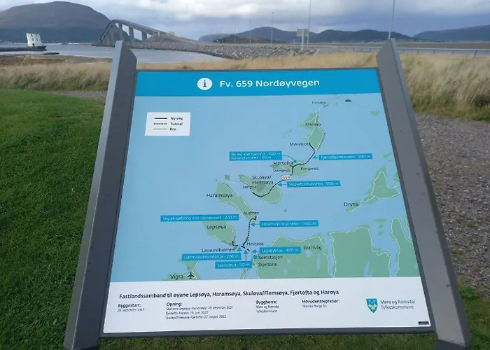 Unik Og Moderne Microhytte Med Utsikt Mot Havet 40 A Otterlei * Longva
