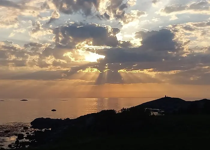 Unik Og Moderne Microhytte Med Utsikt Mot Havet 40 A Otterlei Longva